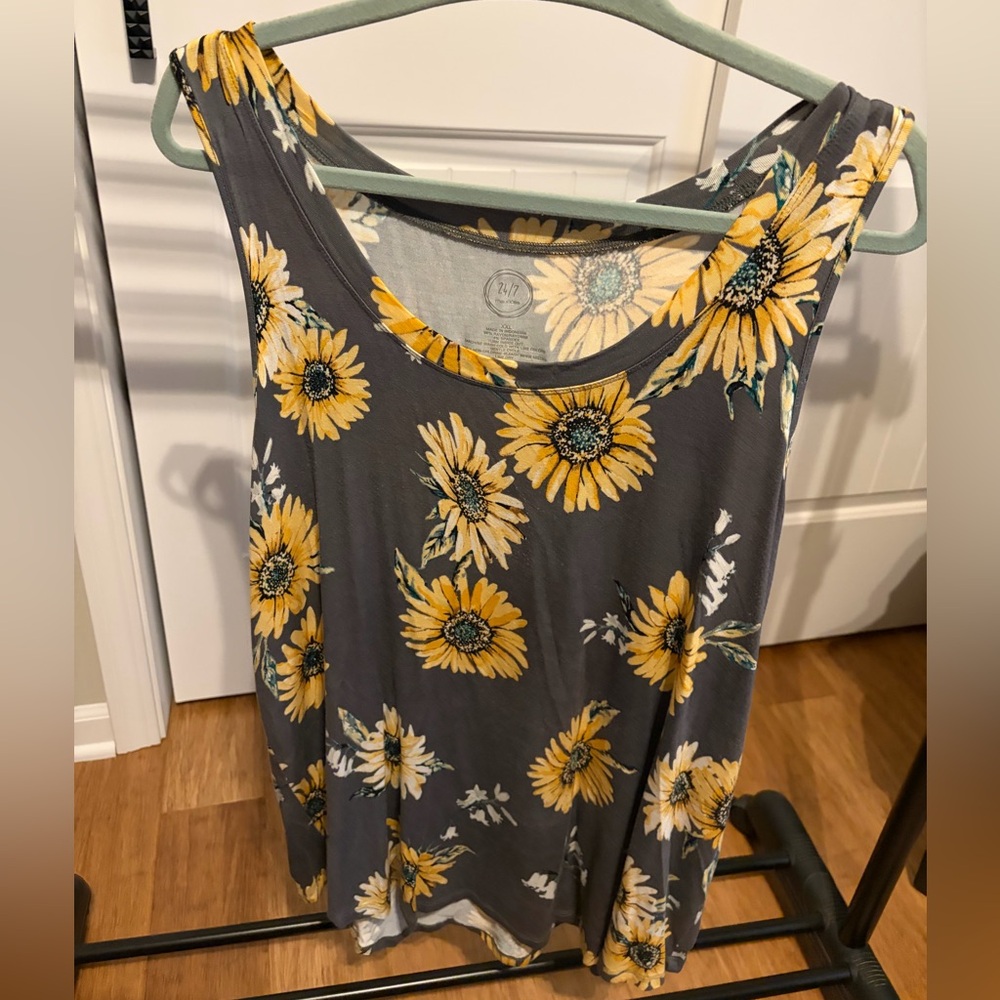 Maurice’s Floral Gray Sleeveless Top